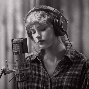 L'affiche de Folklore laisse voir Taylor Swift en studio d'enregistrement.