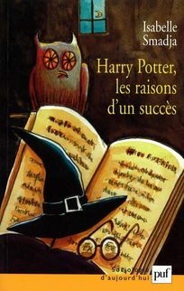La première de couverture du livre "Harry Potter les raisons d'un succès" laisse voir un livre ouvert sur lequel sont posés un chapeau et une paire de lunettes.