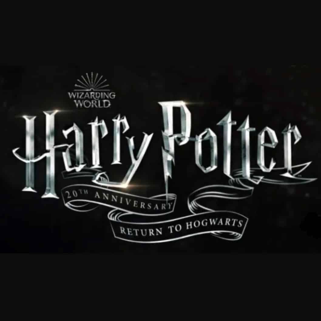 Le titre "Harry Potter: 20th Anniversary, Return to Hogwarts" est écrit sur un fond noir.