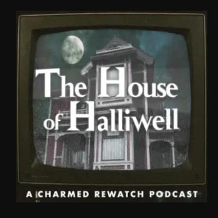 L'affiche du podcast "The House of Halliwell" montre un écran de télévision allumé dans lequel on peut voir le manoir Halliwell.