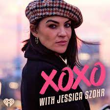 L'affiche du podcast "Xoxo" met en avant Jessica Szohr.
