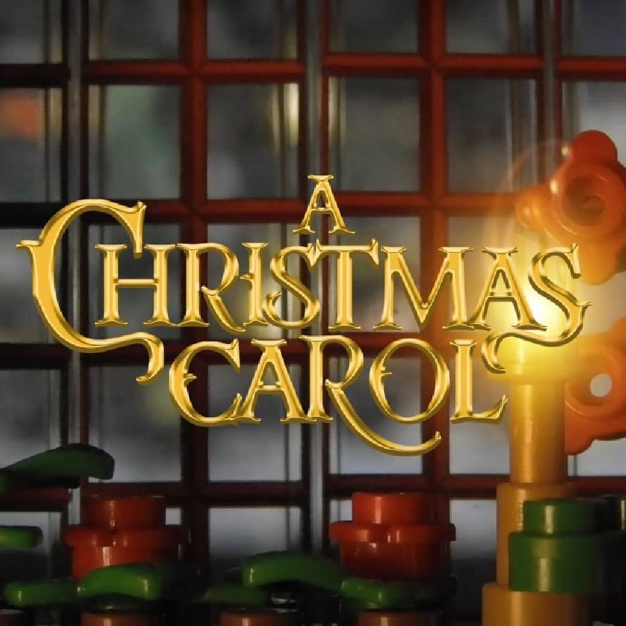 Le titre "A Christmas Carol" est écrit en jaune sur un fond composé de pièces de Lego.