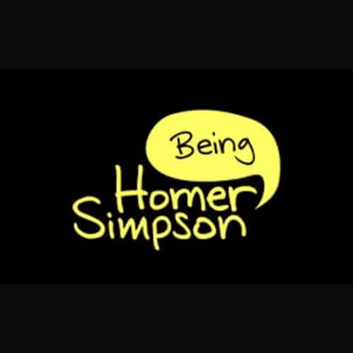 Le titre "Being Homer Simpson" est écrit en jaune sur un fond noir.