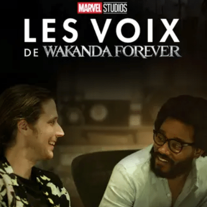 Le compositeur du film Wakanda Forever se trouve aux côtés du réalisateur.